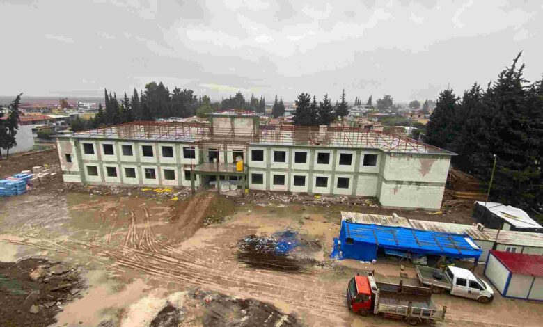 Büyükşehir’in Hatay’daki okul binası yükseliyor