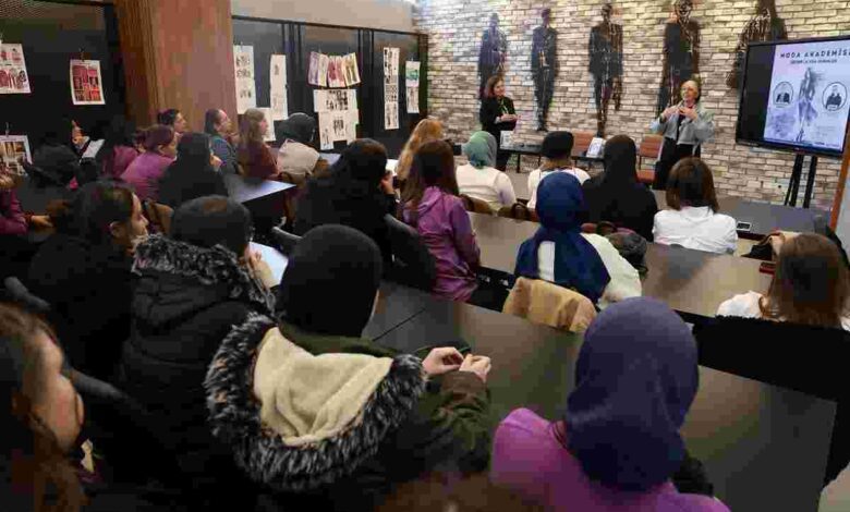 Modaya yön verenler gençlere cesaret aşıladı