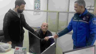 Vatandaşın düşürdüğü parayı zabıta buldu