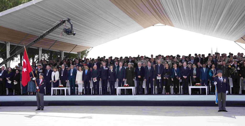 ÇANAKKALE KARA SAVAŞLARI’NIN 110. YILI ANMA TÖRENİ ŞEHİTLER ABİDESİ’NDE DÜZENLENDİ