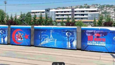 Otobüs ve tramvaylar 19 Mayıs'a özel giydirildi
