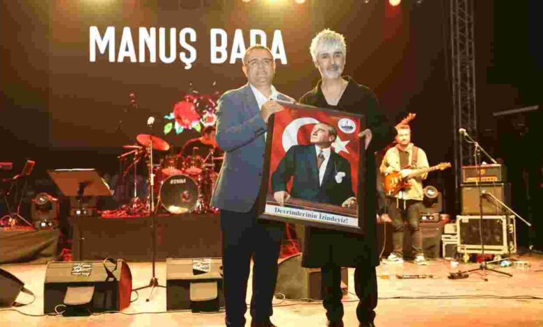 Derince'de 19 Mayıs Coşkusu Manuş Baba Konseriyle Başladı