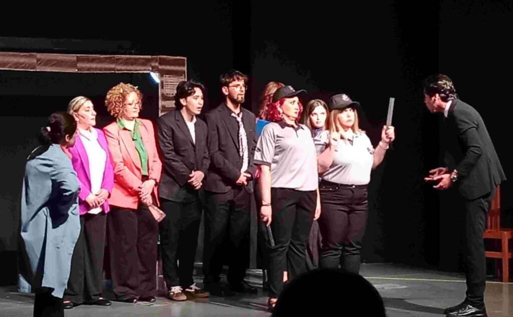 ‘Televizyon Cumhuriyeti’ Ayakta Alkışlandı