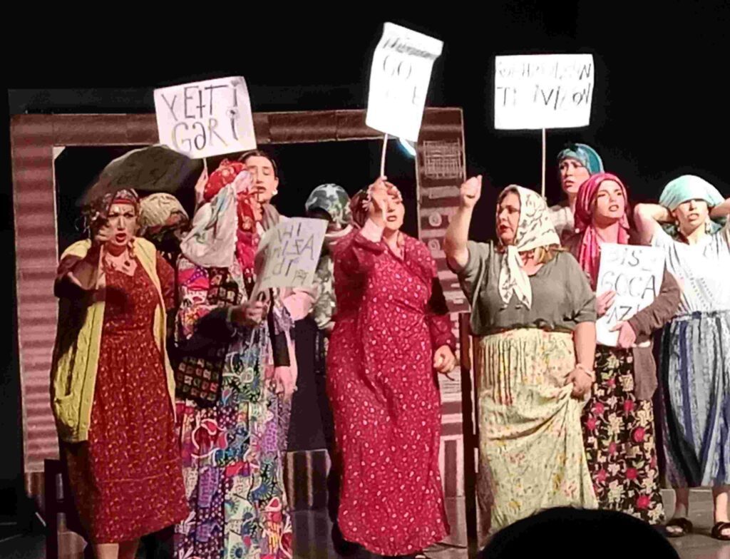 ‘Televizyon Cumhuriyeti’ Ayakta Alkışlandı