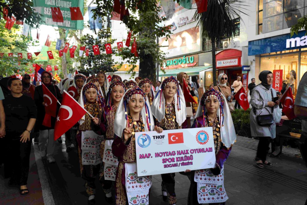 Kocaeli’de 2. Balkan Halk Oyunları rüzgârı esti