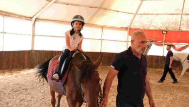 Yaz tatiline at üstünde ‘merhaba’ dediler