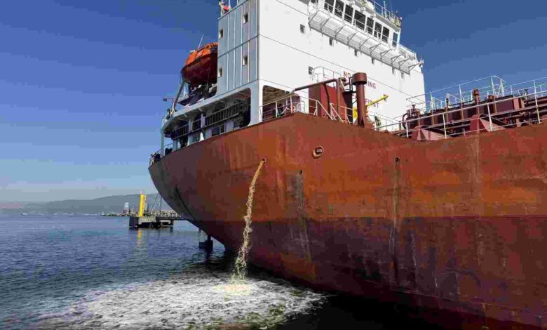 Denizi kirleten gemiye suçüstü