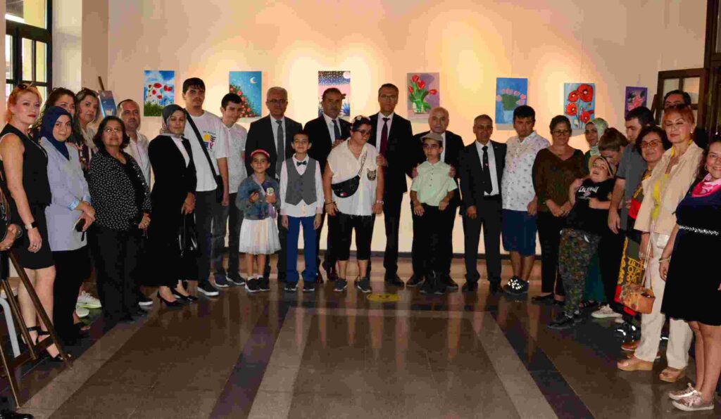 “Fark Et, Kabul Et, Mutlu Et” Resim Sergisi Açıldı