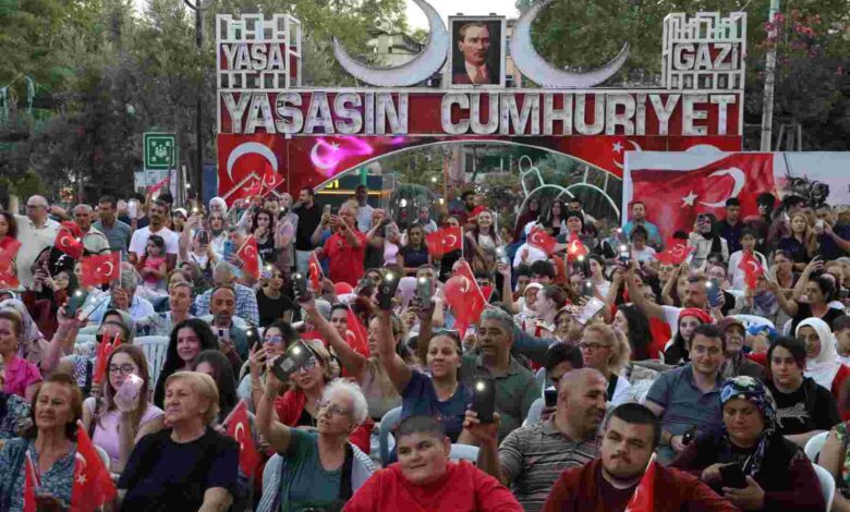 Zafer Bayramı’nın 103. yılı İzmit’te renkli etkinliklerle kutlandı