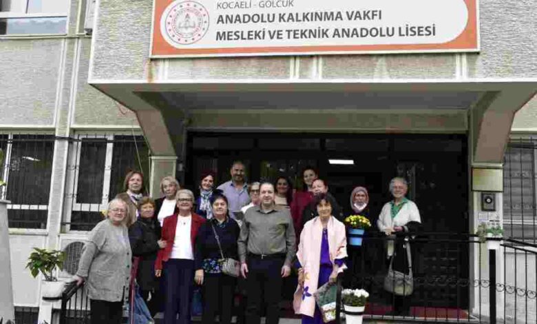 Gölcük Kız Enstitüsü 1971 Mezunları 55 Yıl Sonra Okullarında Buluştu