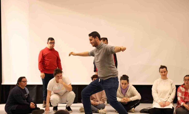 Engelleri aşan adımlar sahneye taşınıyor