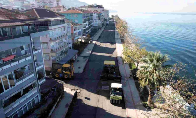 Gölcük Halıdere sahilinde üstyapı sil baştan