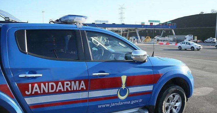Jandarma önce ceza yazdı, kimliğini öğrenince cezayı kendi cebinden ödedi