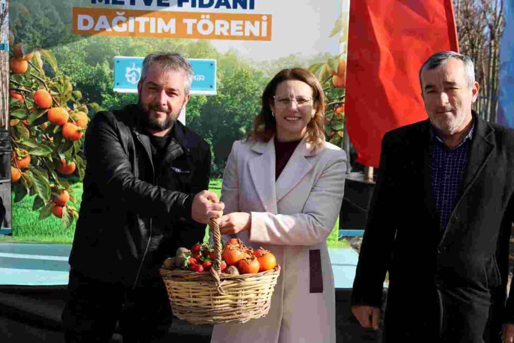 Üreticilere 3 bin 600 Trabzon hurması fidanı dağıtıldı