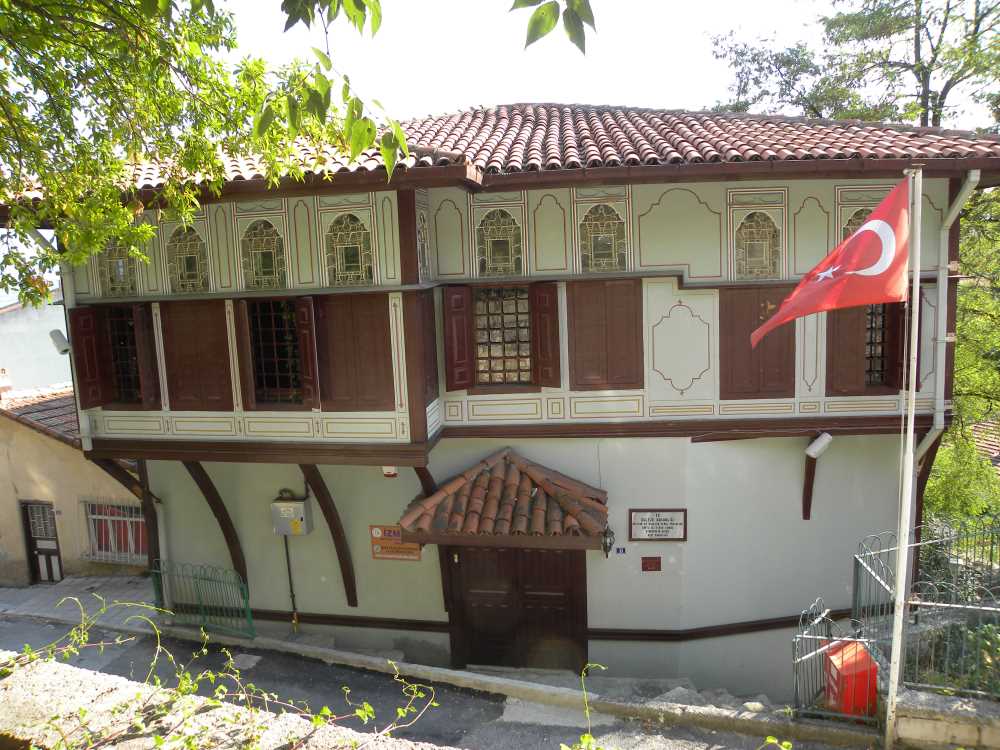 BİBERKÖYLÜ SAATÇİ ALİ EFENDİ: EMANETİN, GÜVENİN VE ŞEHR-İ EMİNİN SESSİZ HATIRASI