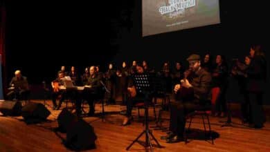 Bu koro kulakların pasını sildi