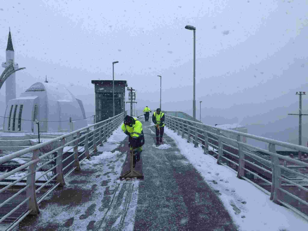 Büyükşehir, karla mücadelede 7/24 görevde