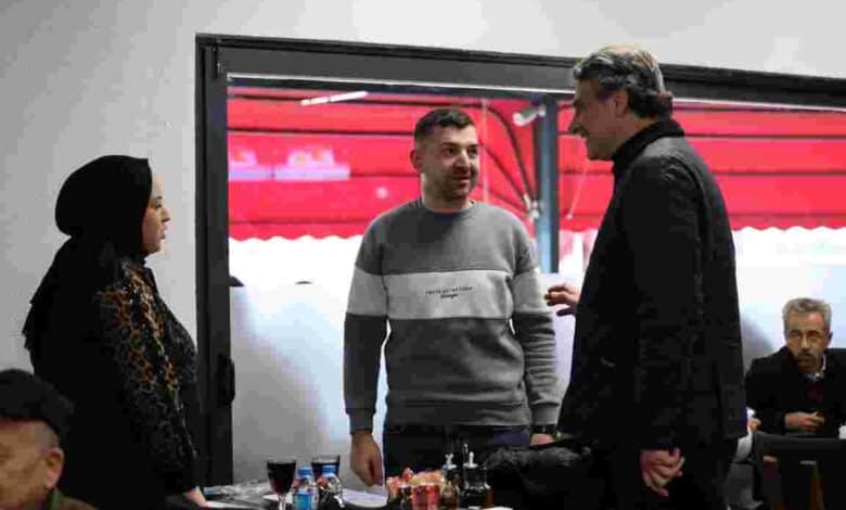 Kartepe’de Çiftlere İlk Yıldönümü Hediyesi Başkandan