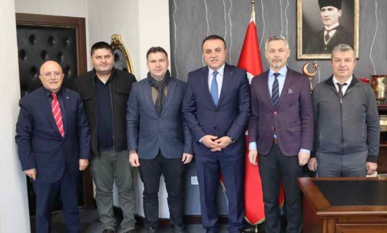 Kocaeli Manav Kültürü Dernekleri Federasyonu Başkanı Şükrü Başaran ve federasyon yönetimi