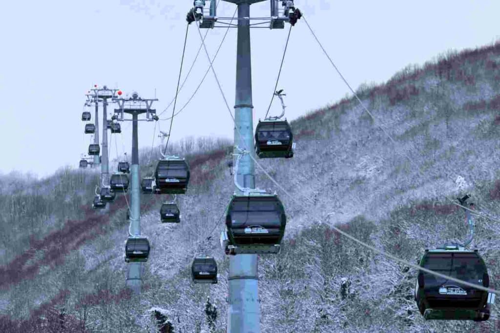 Kuzuyayla’da kar keyfi kış masalına dönüştü