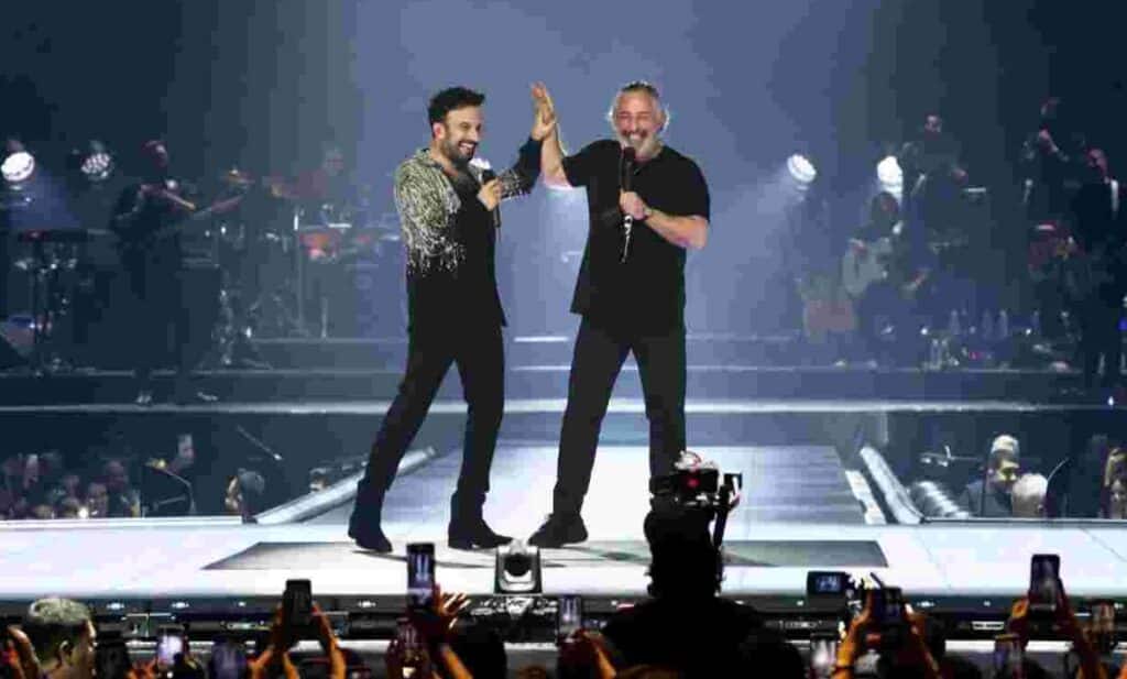 Tarkan ve Cem Yılmaz Sevenlerini Sürpriz Bir Düetle Coşturdu