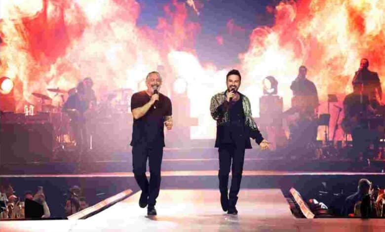 Tarkan ve Cem Yılmaz Sevenlerini Sürpriz Bir Düetle Coşturdu