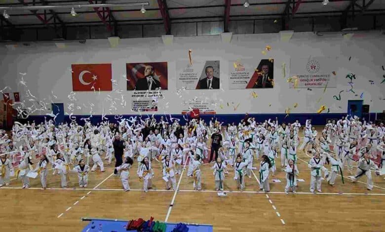 470 Gölcük Belediyespor Taekwondo Sporcusu Kuşak Atladı