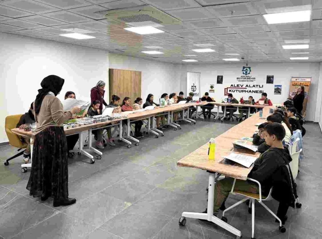 Atık malzemeleri sanata dönüştürdüler