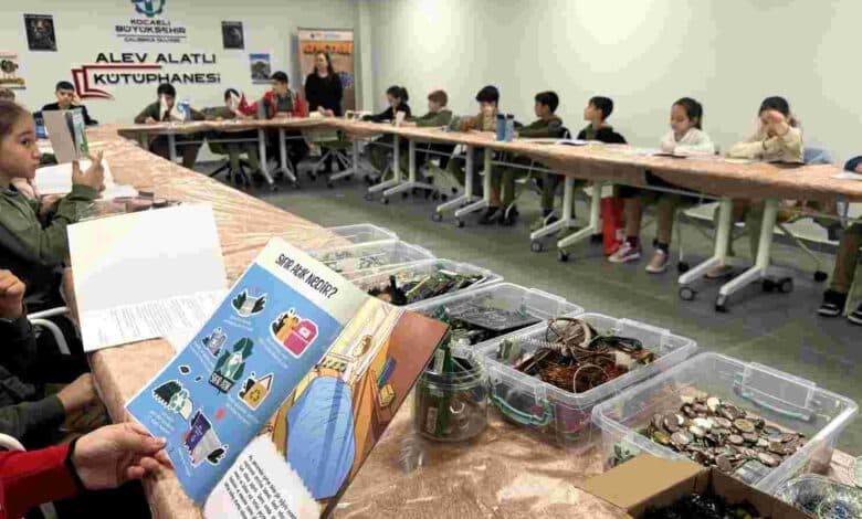 Atık malzemeleri sanata dönüştürdüler