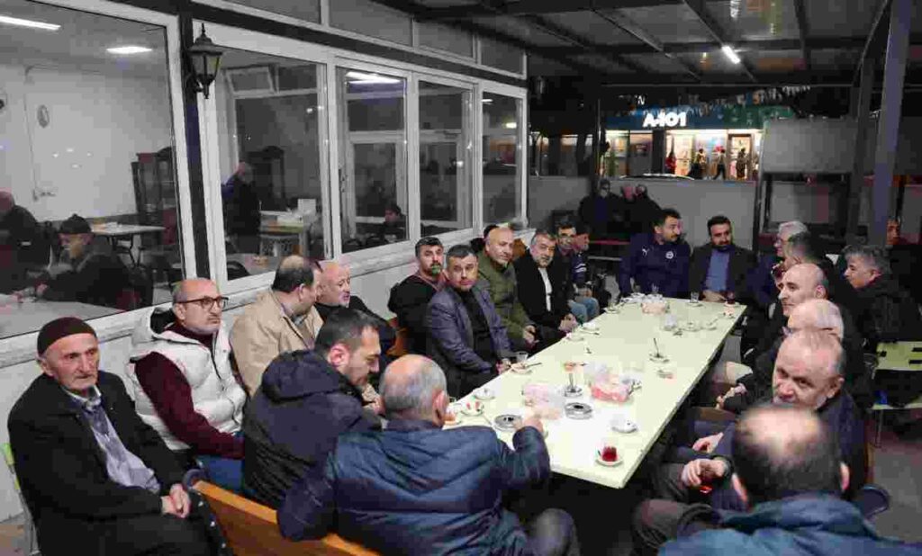 Başkan Söğüt, her akşam bir camide vatandaşlarla buluşuyor