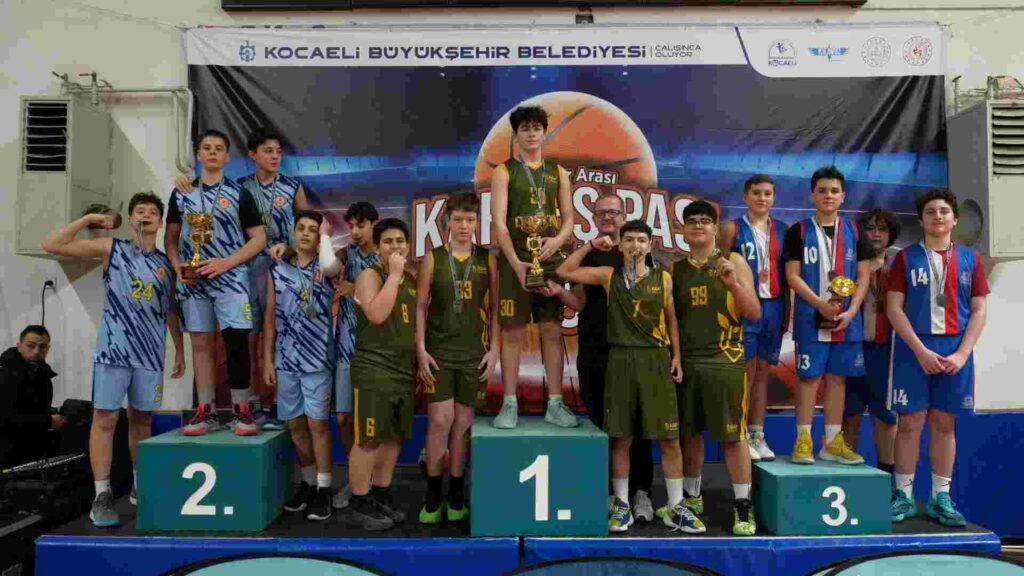 Bu turnuvada en güzel paslar kardeşliğe atıldı