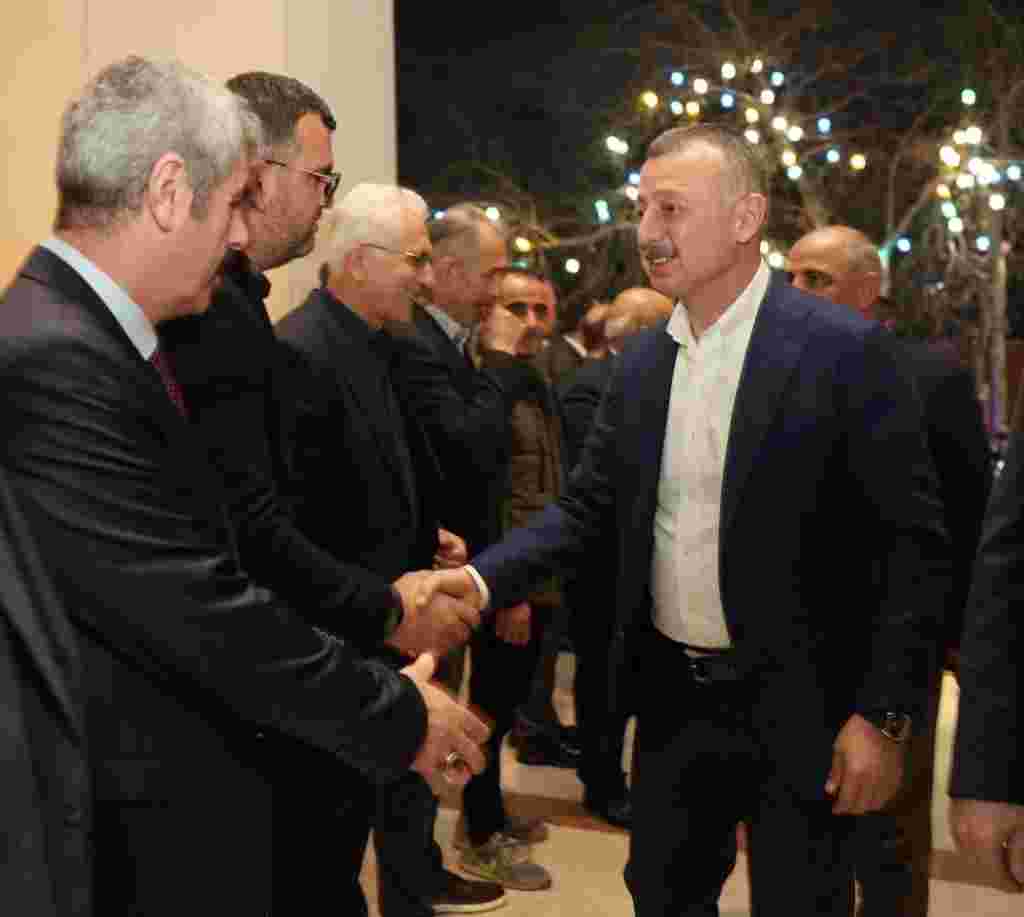 Büyükakın, Gümüşhanelileri yalnız bırakmadı