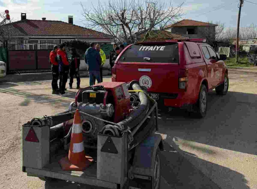 Büyükşehir İtfaiyesi, taşkın riskine karşı Edirne’de
