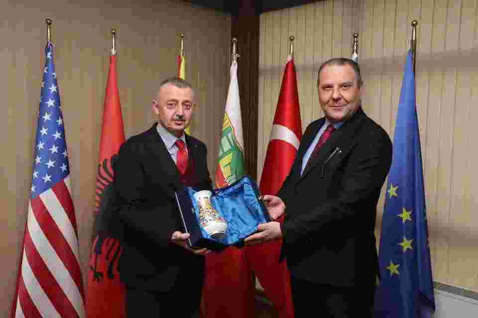 Büyükşehir, Kırçova ile kardeş şehir olacak