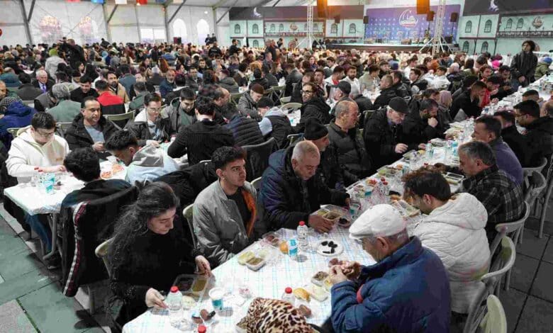 Büyükşehir Ramazan Çadırı’nda ilk oruçlar açıldı