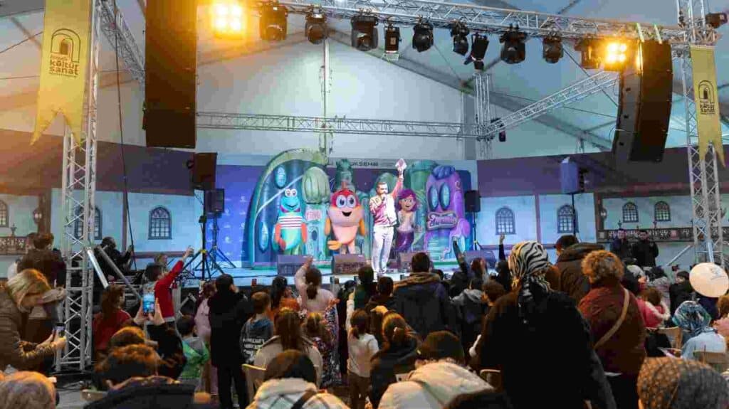 Çocukların sesi Ramazan’ın neşesi oluyor