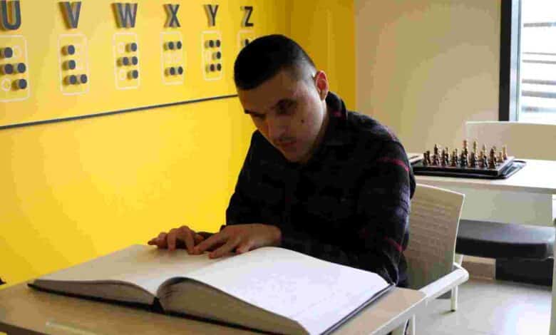 Eren’in hayatı “beyaz baston” eğitimiyle değişti