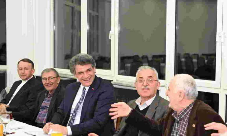 Eski Başkanlar İftar Sofrasında Bir Araya Geldi