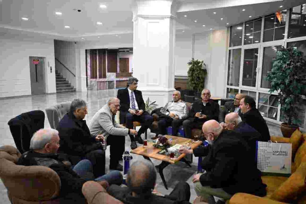 Eski Başkanlar İftar Sofrasında Bir Araya Geldi