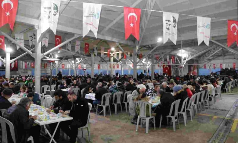 Fatma Başkan, halk iftarında Ayazmalılarla buluştu