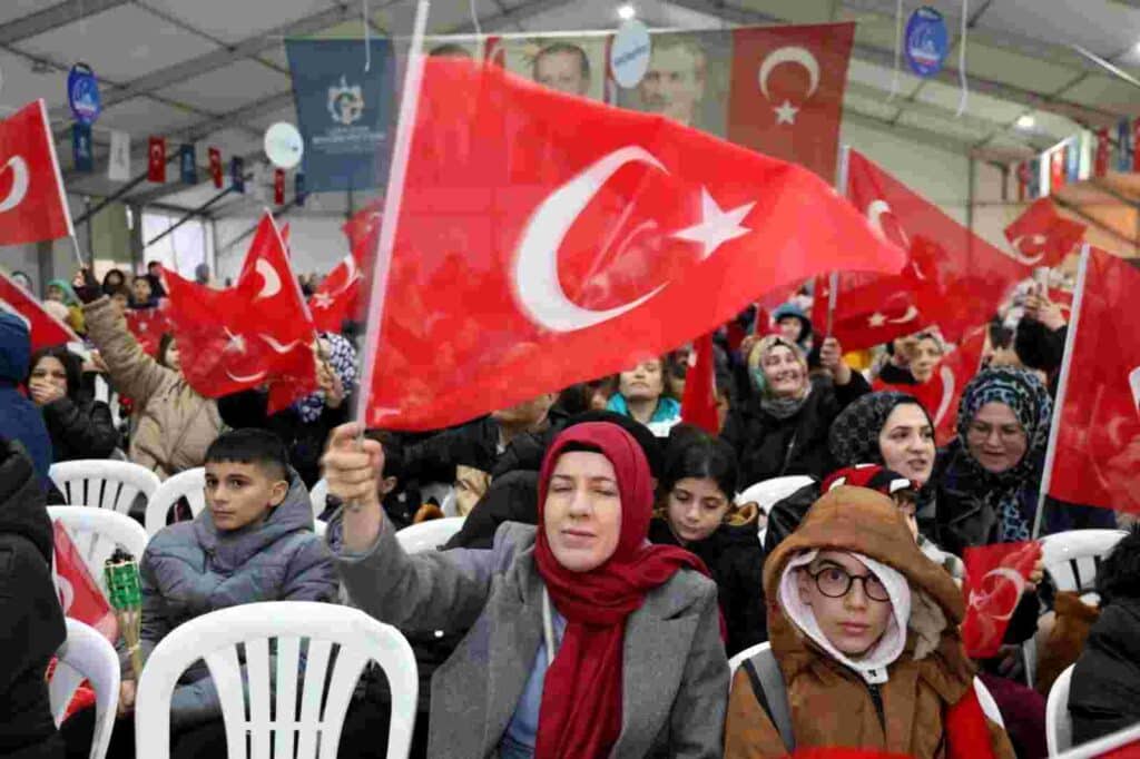 Gebze, Ramazan'a özel "Fener Alayı" ile aydınlandı