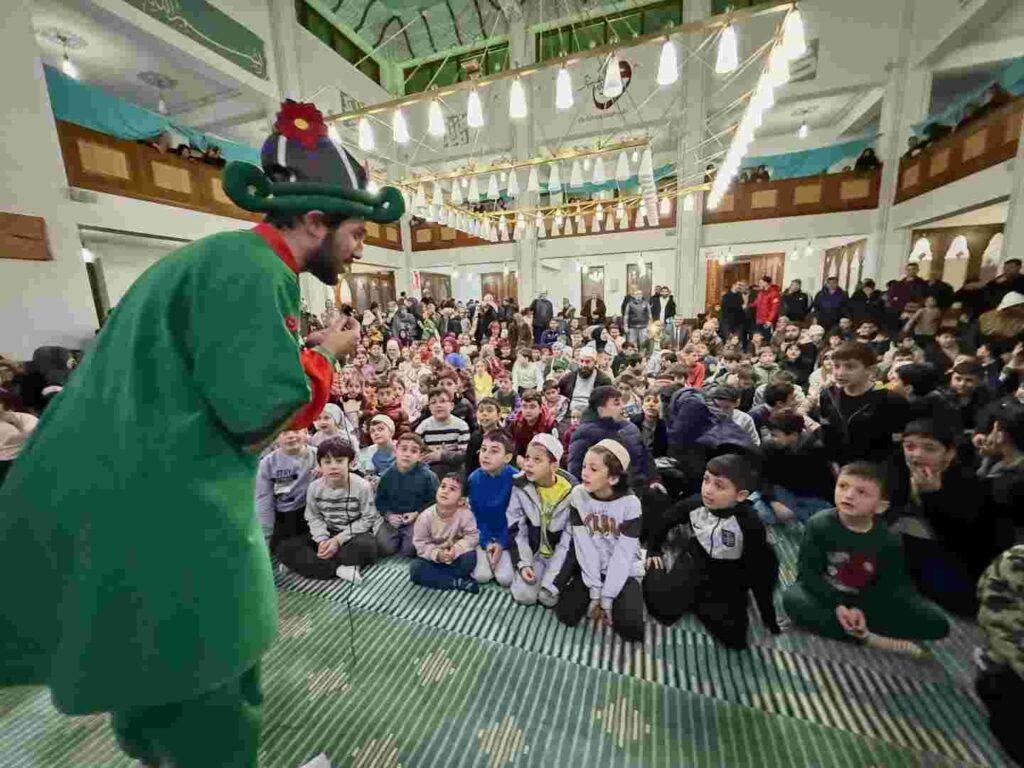 Gölcüklü Çocuklar Ramazan Coşkusunu Camilerde Yaşıyor