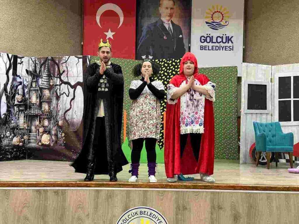 Gölcük'te Çocuklara Özel Sahne Etkinlikleri Dolu Dolu Geçiyor