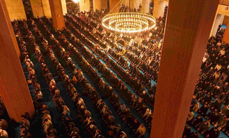 İlk teravih namazında dolup taştı