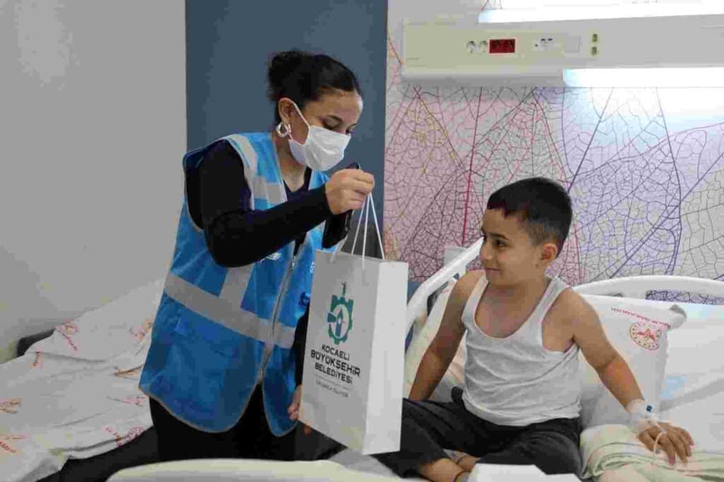 İyilik Kılavuzu’nda gönülleri ısıtan hastane ziyareti