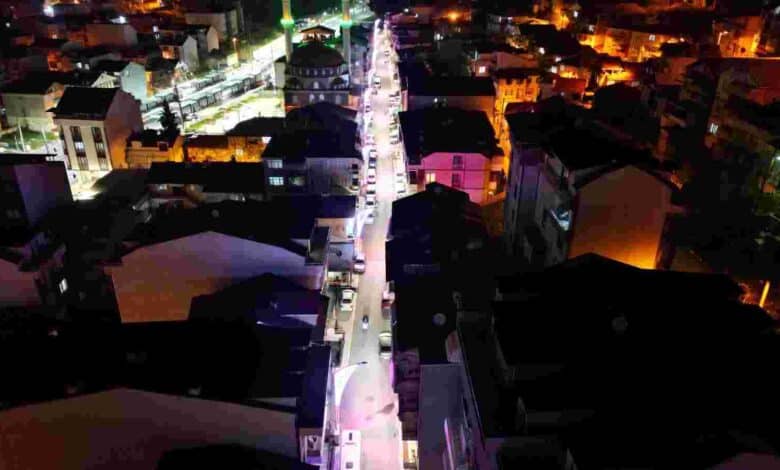 İzmit Belediyesi Başaran Caddesi’ni baştan sona yeniledi