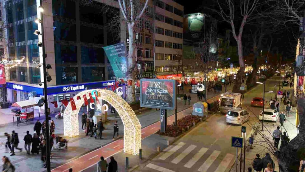 İzmit, Ramazan’ı ışıl ışıl karşılıyor