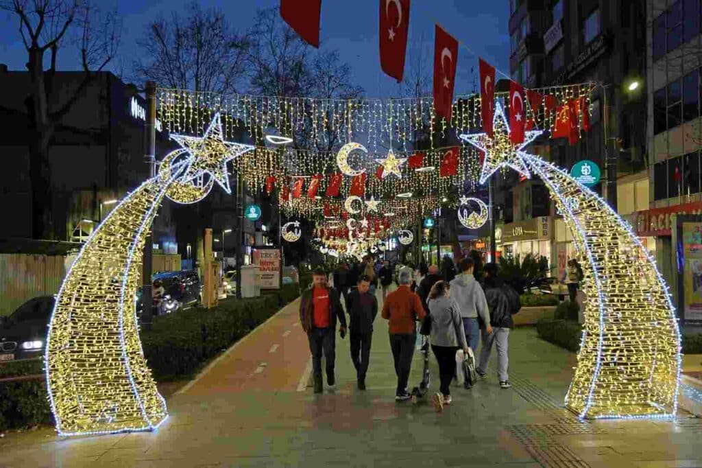 İzmit, Ramazan’ı ışıl ışıl karşılıyor