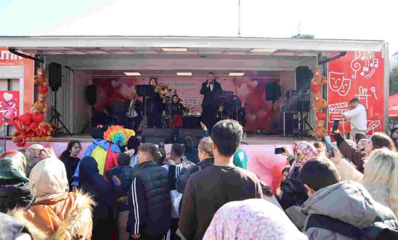 İzmit’te Sevgililer Günü coşkusu