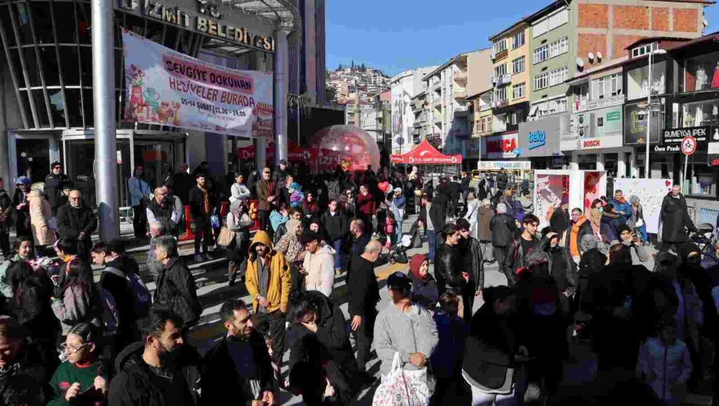 İzmit’te Sevgililer Günü coşkusu